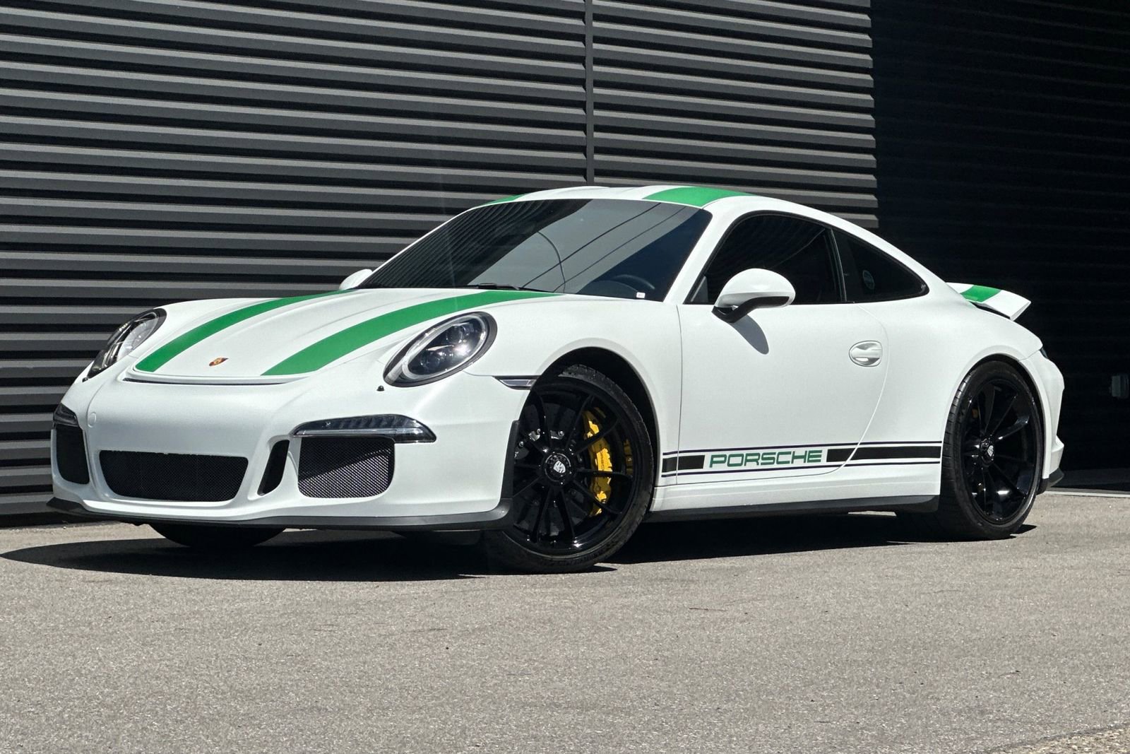 Certified 2016 Porsche 911 R image 1