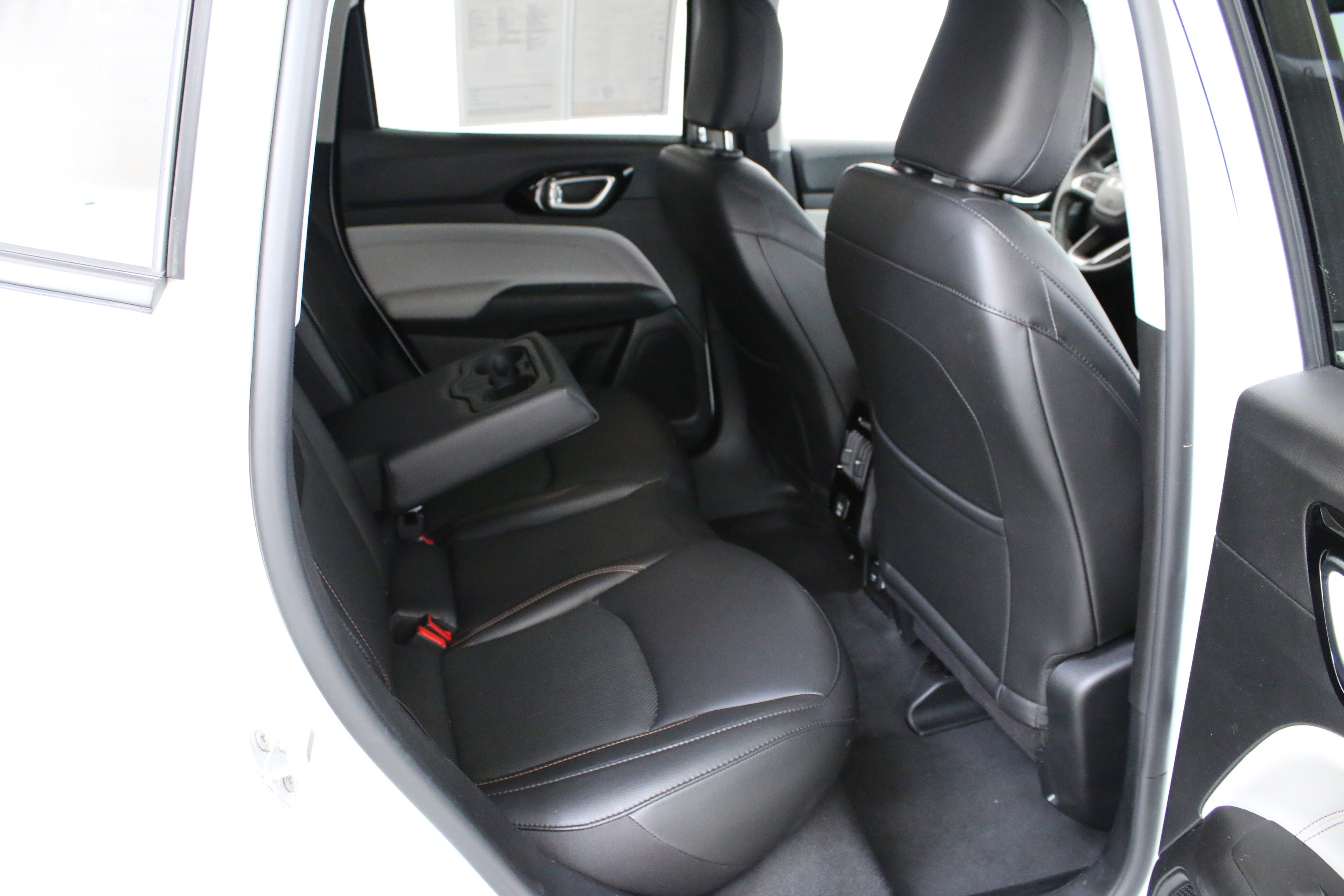 Used 2022 Jeep Compass Limited image 28