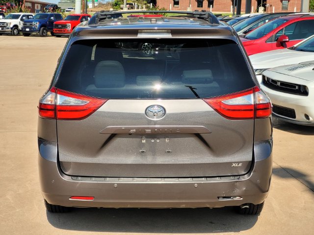 Used 2017 Toyota Sienna XLE w/ XLE Navigation Package FWD image 5