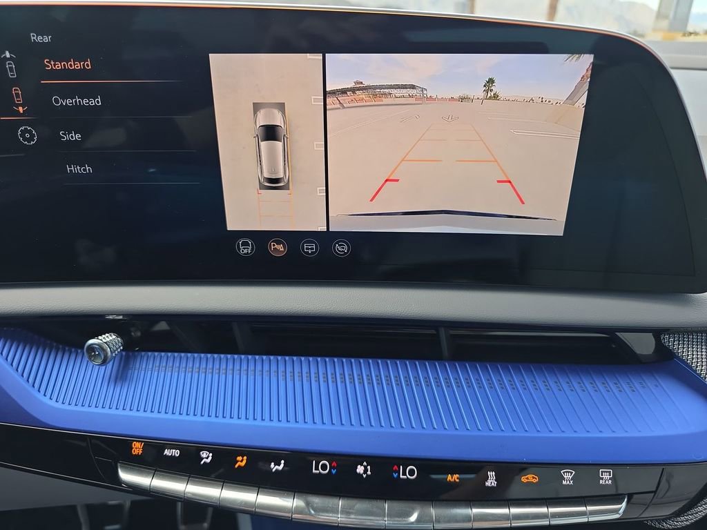 Used 2025 Cadillac Optiq Luxury 2 image 15