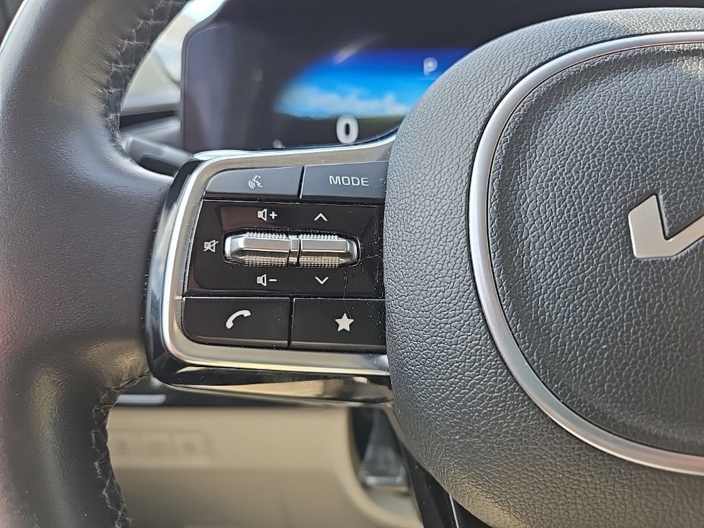 Used 2024 Kia Carnival SX FWD image 11