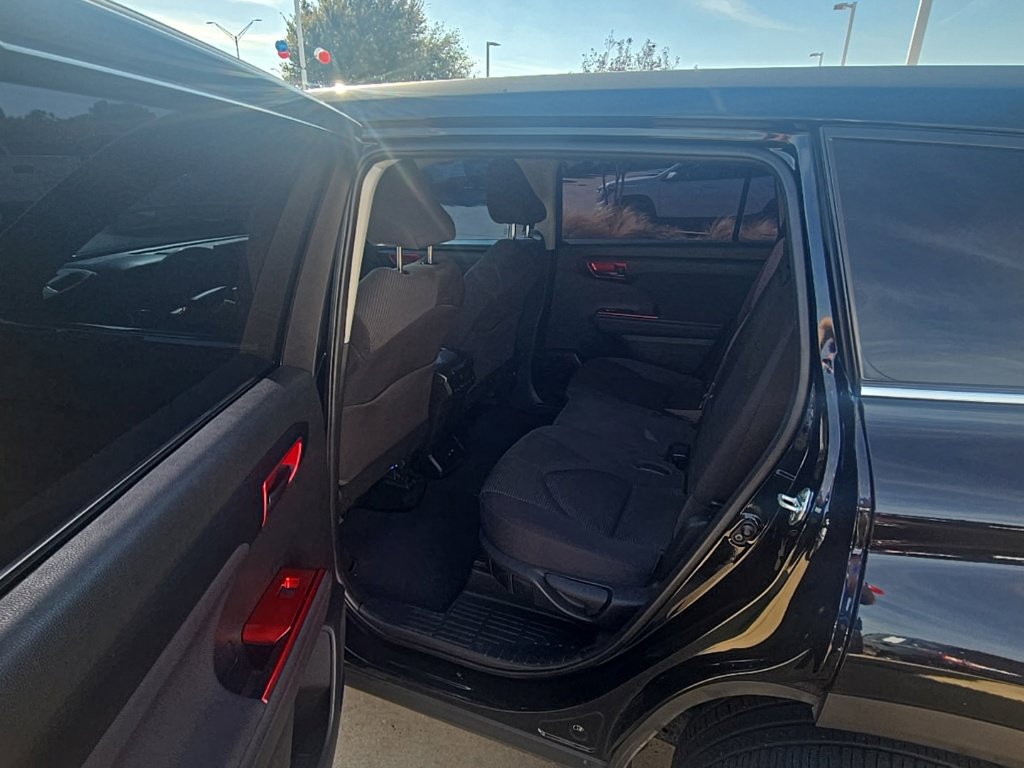 Used 2022 Toyota Highlander L FWD image 8