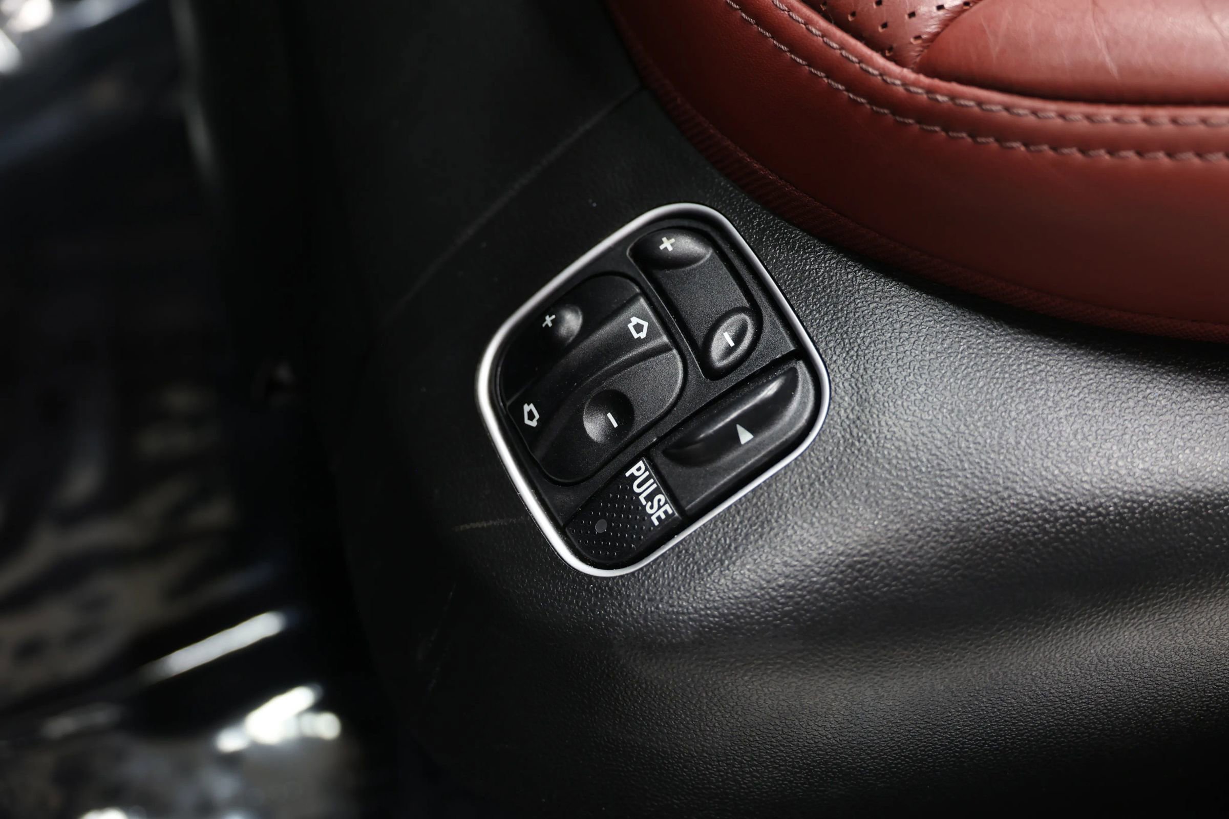 Used 2012 Mercedes-Benz SL 63 AMG image 16