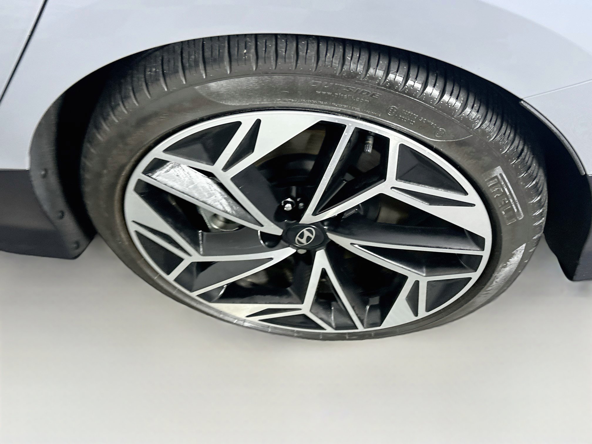 Used 2024 Hyundai Ioniq 6 Limited RWD image 11