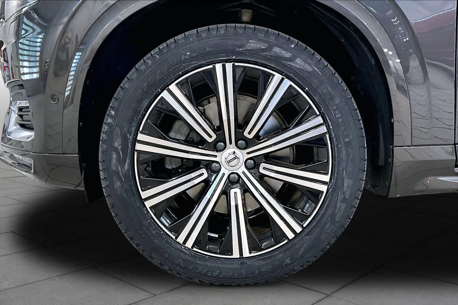Certified 2024 Volvo XC90 B6 Plus w/ Protection Package Premier AWD/4WD image 11