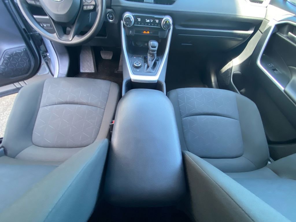 Used 2025 Toyota RAV4 XLE AWD/4WD image 11
