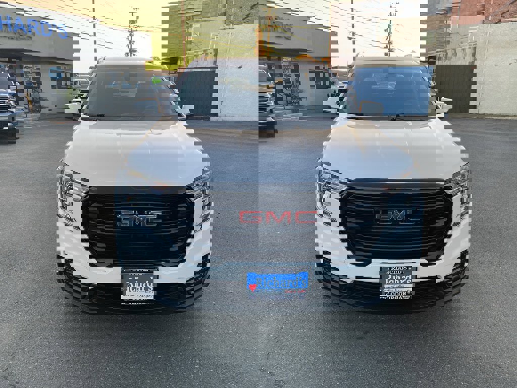 Used 2022 GMC Terrain SLE w/ Elevation Edition image 13