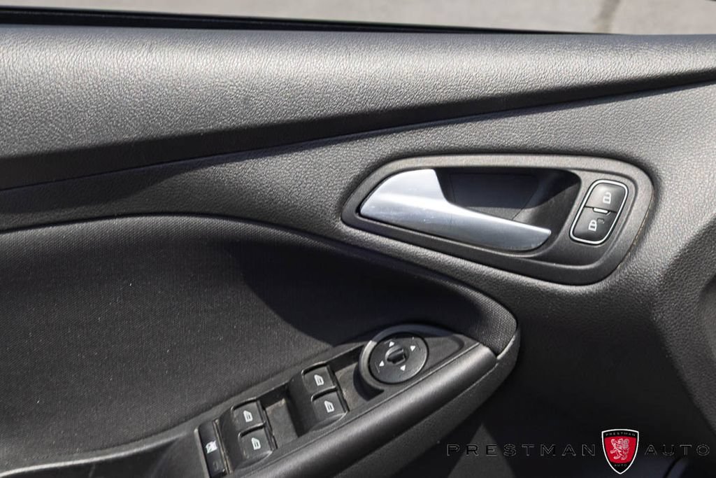 Used 2018 Ford Focus SEL w/ Cold Weather Package FWD image 22