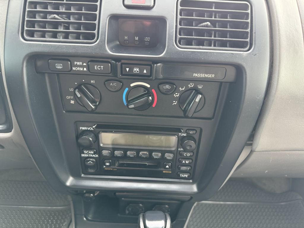 Used 2001 Toyota 4Runner SR5 image 7