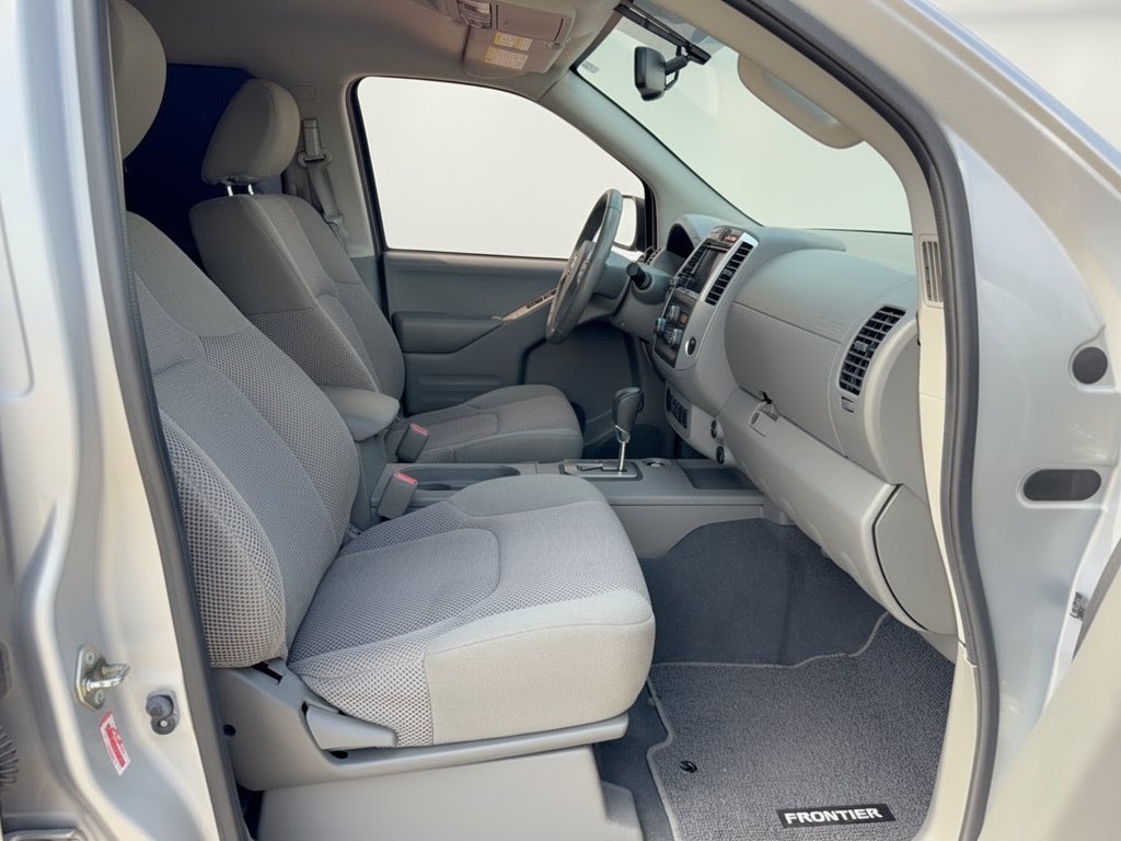 Used 2020 Nissan Frontier SV RWD image 30
