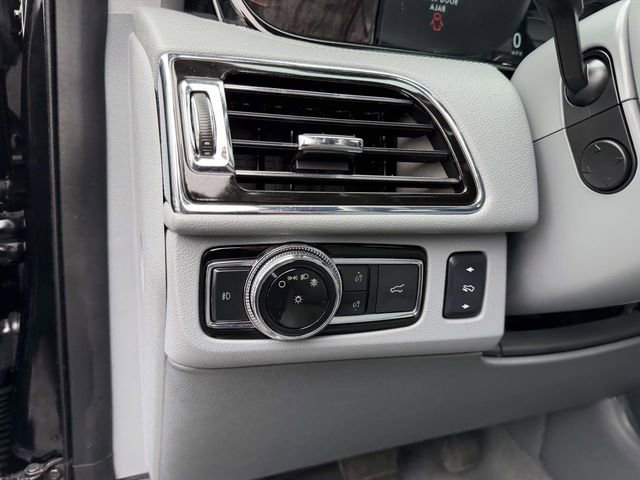 Used 2018 Lincoln Navigator Select image 21