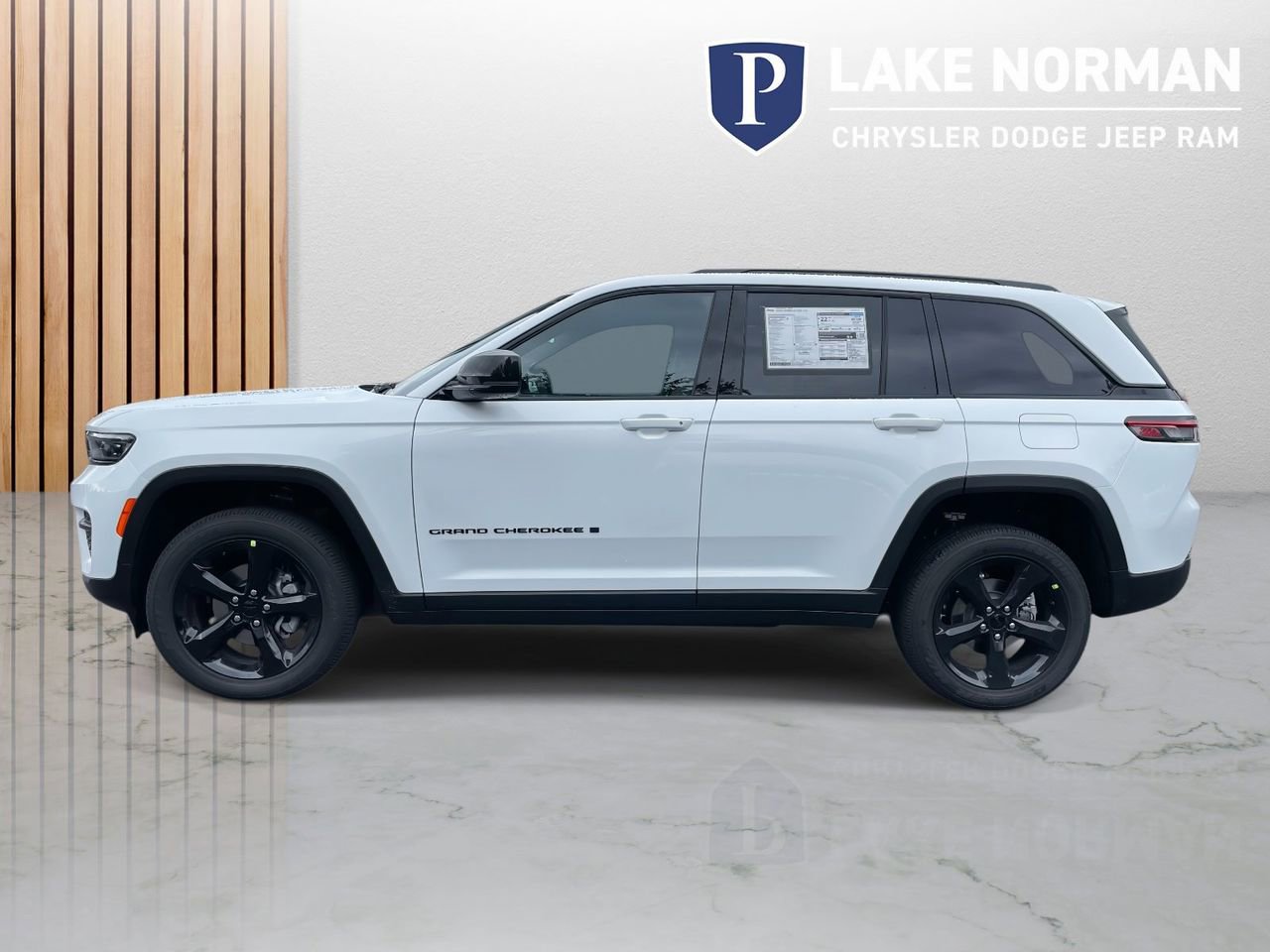 New 2025 Jeep Grand Cherokee Altitude image 6