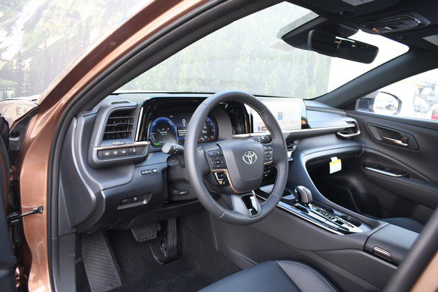 New 2026 Toyota Crown Signia image 6