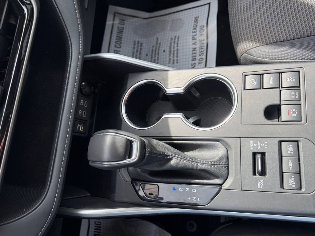 Used 2024 Toyota Highlander LE image 23