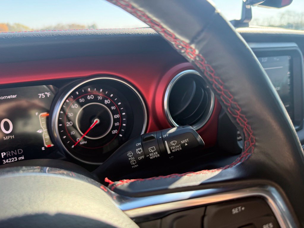 Used 2018 Jeep Wrangler Unlimited Rubicon w/ Dual Top Group AWD/4WD image 32