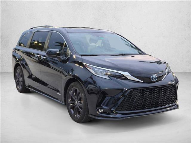 Used 2021 Toyota Sienna XSE w/ XSE Plus Package FWD image 3