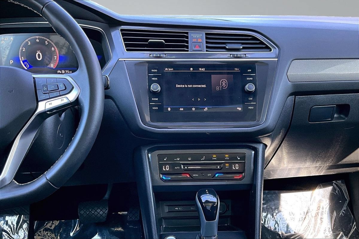 Used 2023 Volkswagen Tiguan SE w/ Panoramic Sunroof Package AWD/4WD image 24