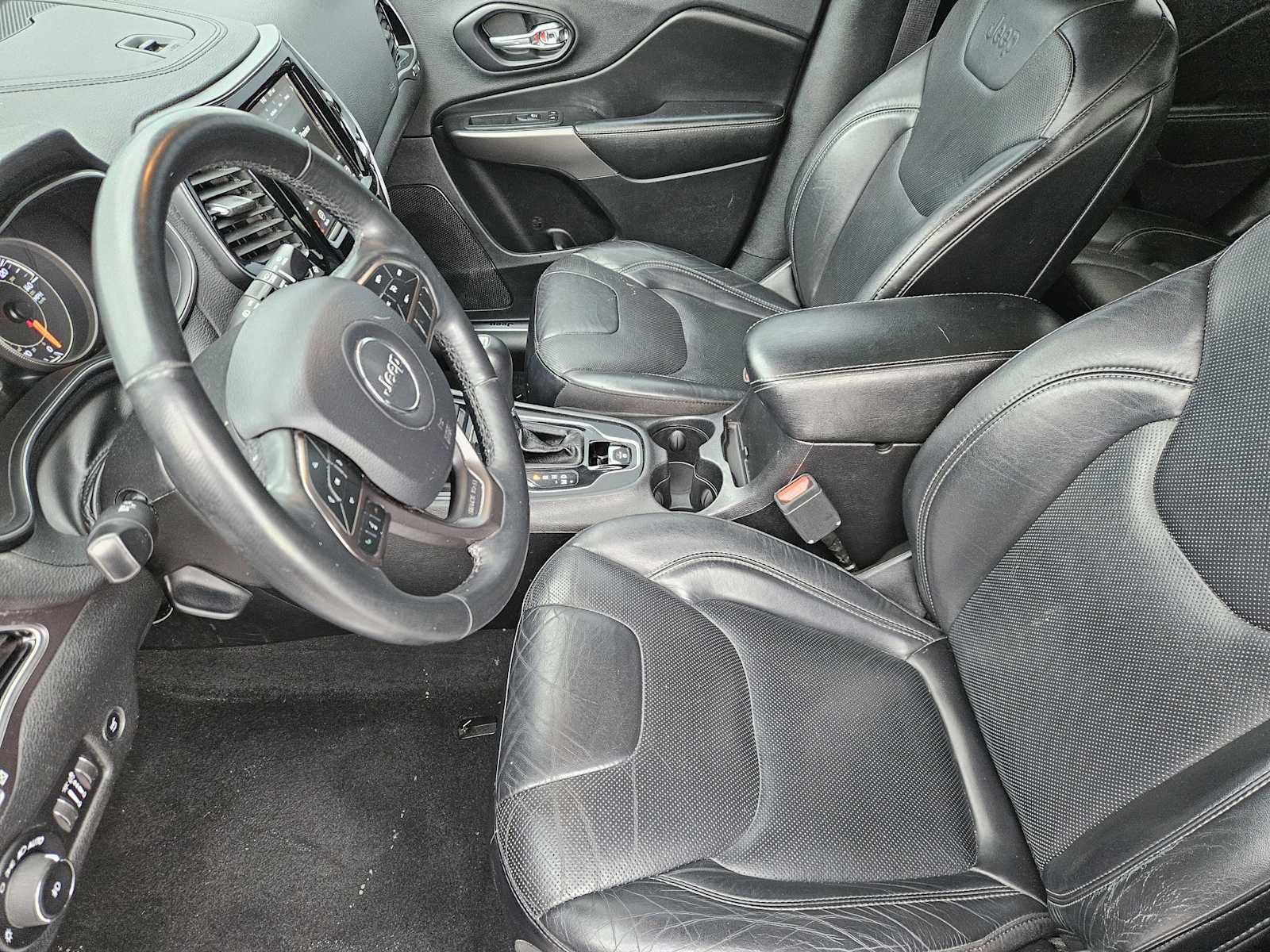 Used 2019 Jeep Cherokee Limited FWD image 13