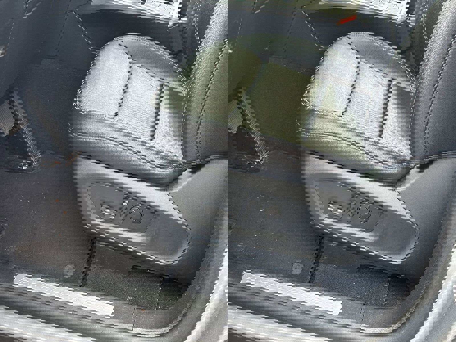 Used 2024 Ford Explorer Limited image 17