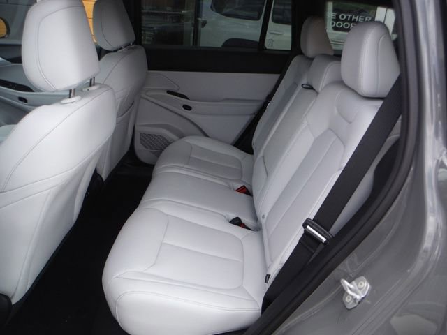 New 2026 Jeep Cherokee Limited AWD/4WD image 32