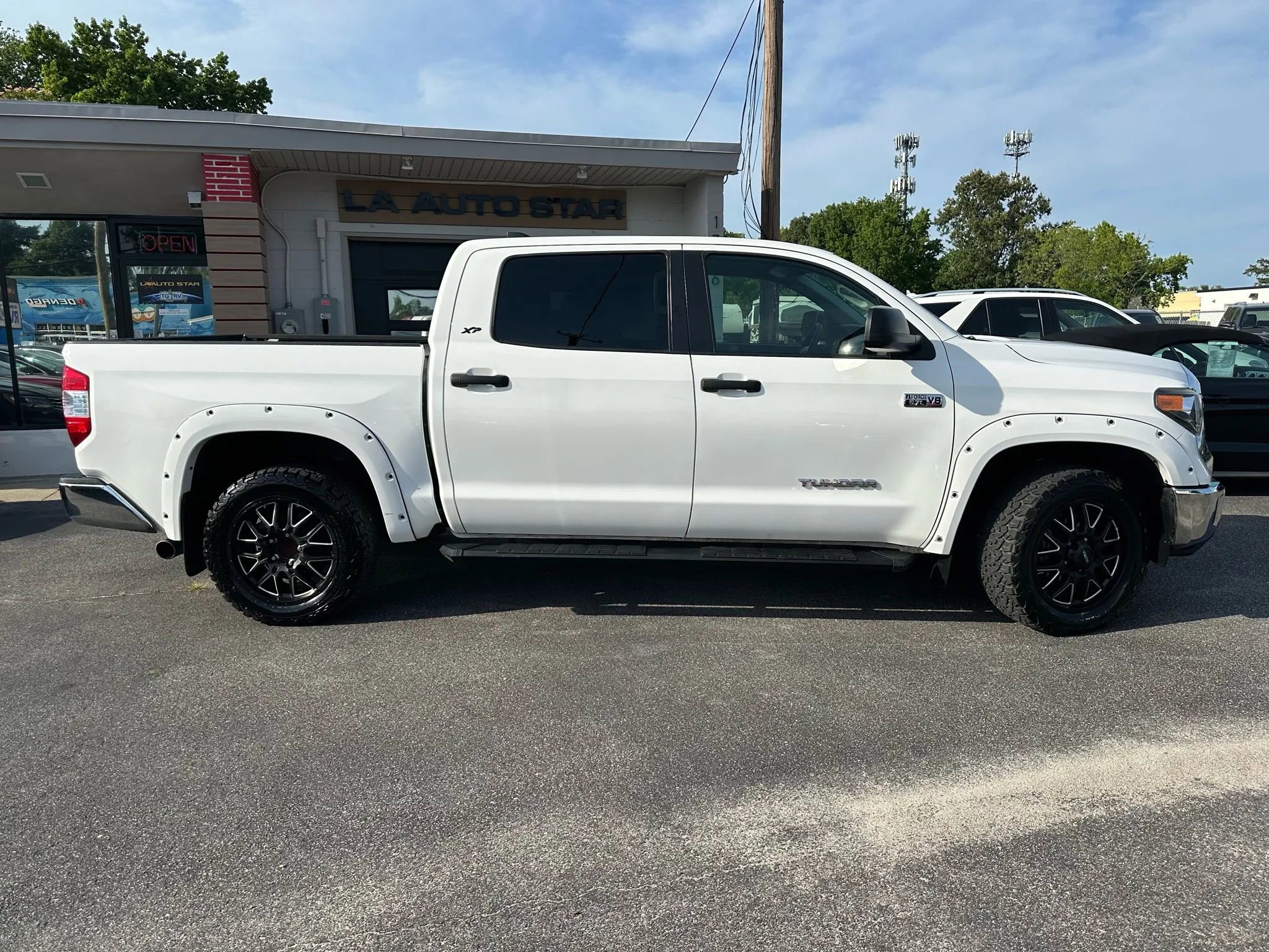 Used 2020 Toyota Tundra SR5 w/ SR5 Upgrade Package image 2