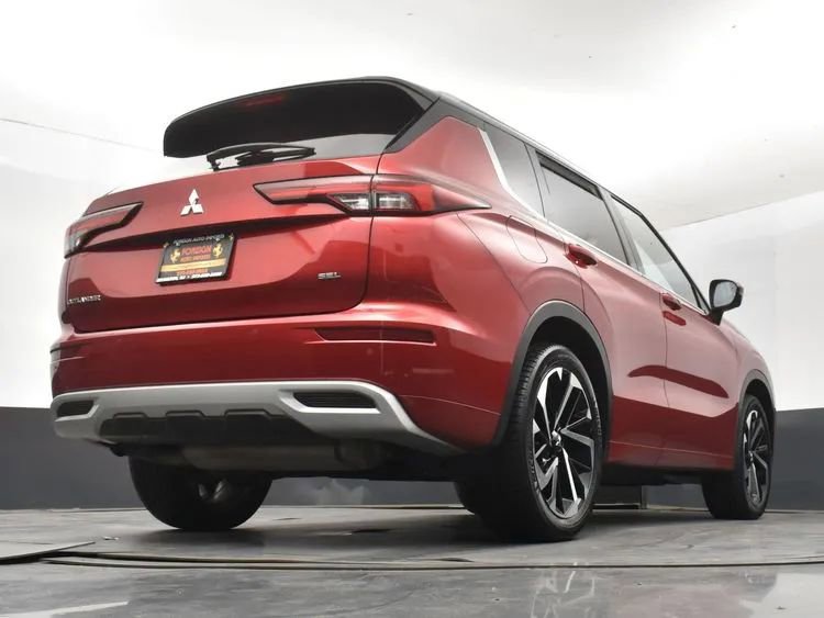 Used 2024 Mitsubishi Outlander SEL image 13