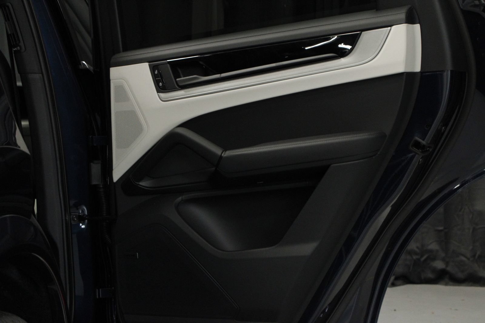 New 2026 Porsche Cayenne Coupe AWD/4WD image 18