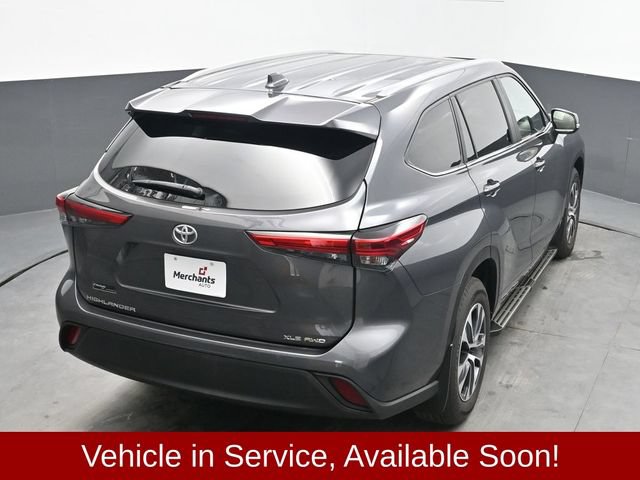 Used 2023 Toyota Highlander XLE AWD/4WD image 38