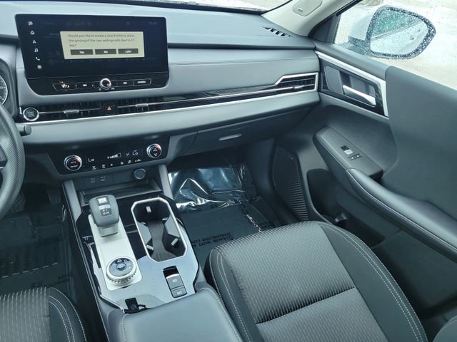 Used 2025 Mitsubishi Outlander ES FWD image 16