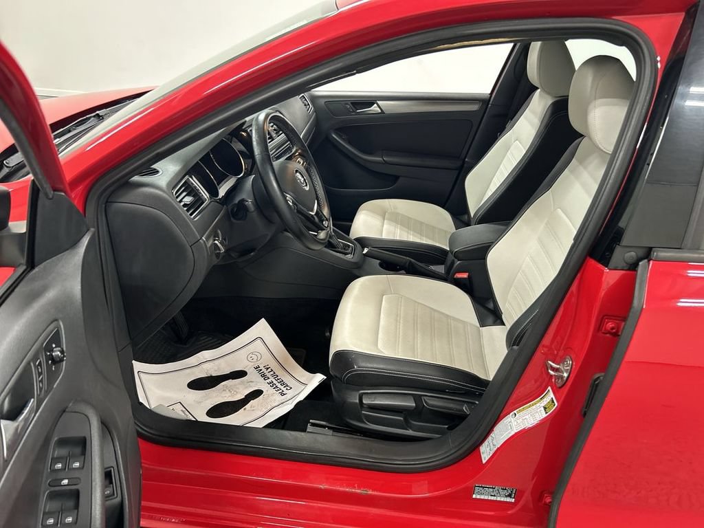 Used 2016 Volkswagen Jetta Sport FWD image 9