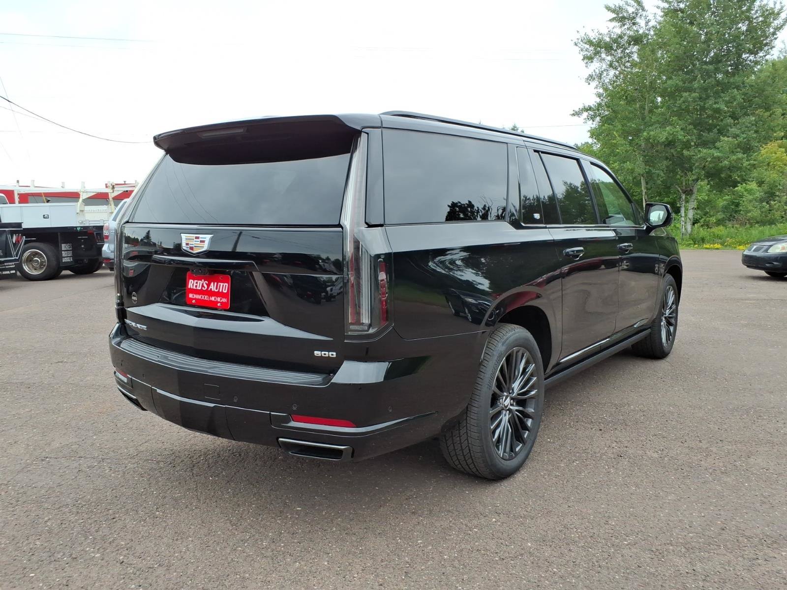 Used 2026 Cadillac Escalade ESV Platinum Sport AWD/4WD image 6