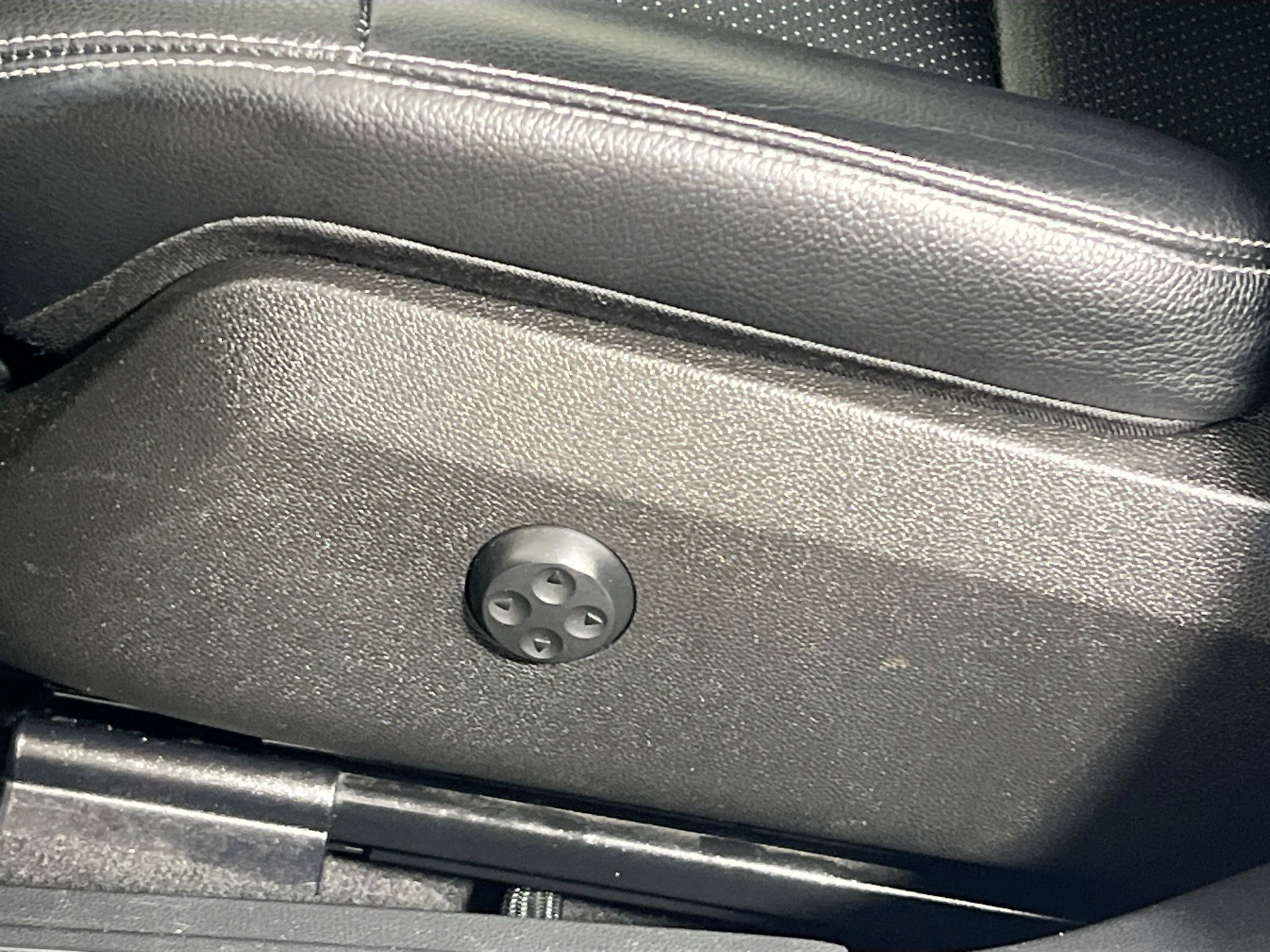 Used 2014 Mercedes-Benz E 350 4MATIC Sedan image 15