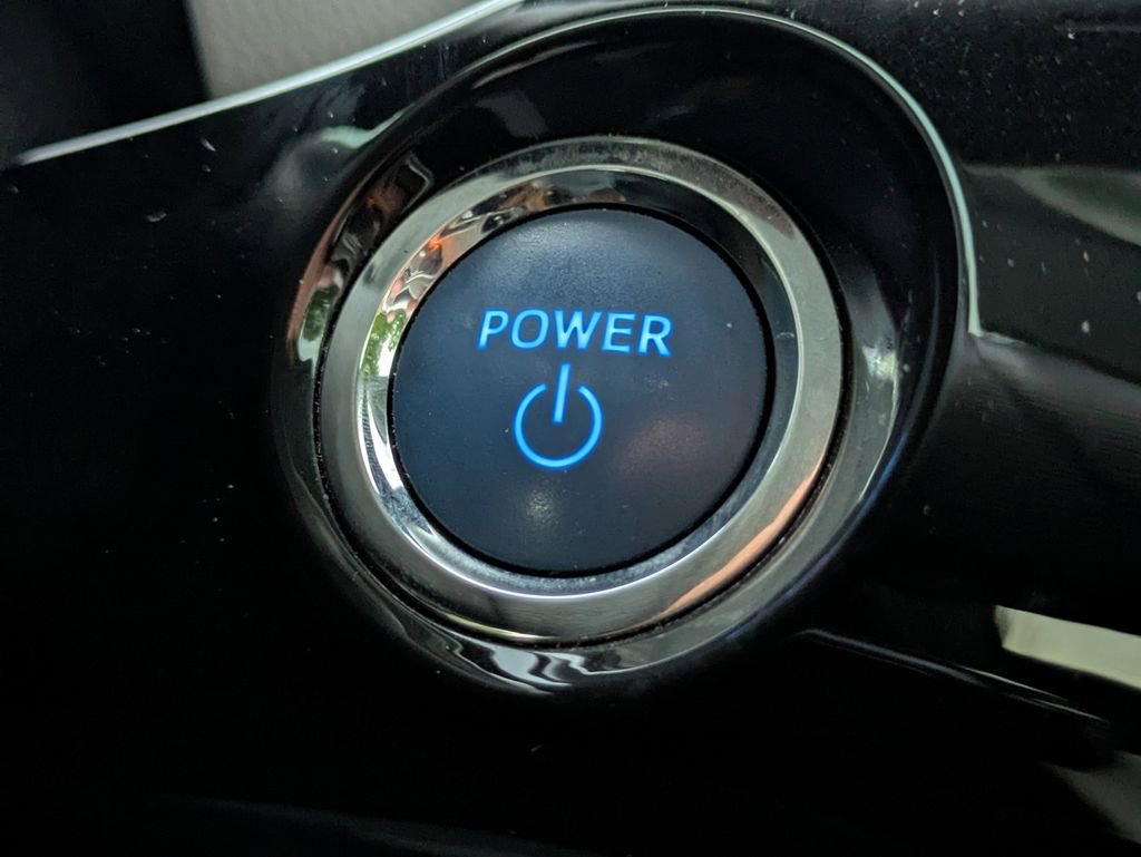 Used 2021 Toyota Prius LE FWD image 29