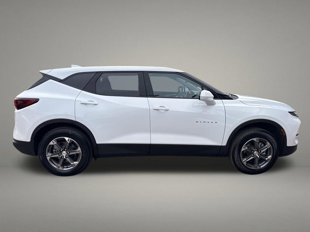 Used 2025 Chevrolet Blazer LT FWD image 6