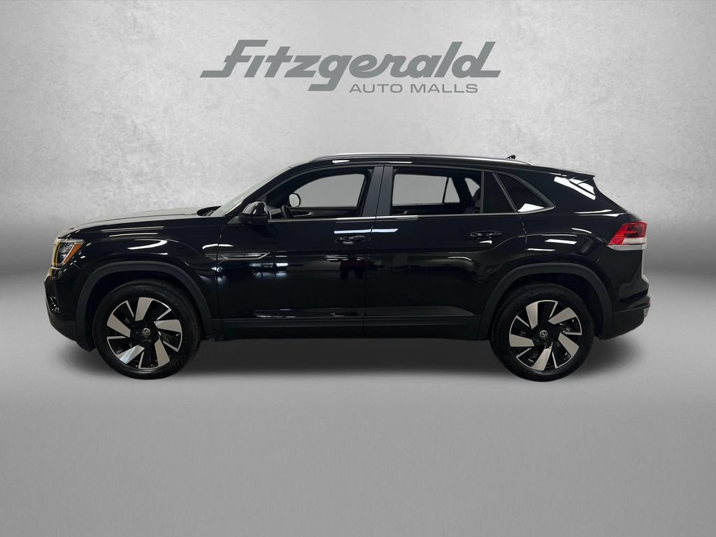 Used 2024 Volkswagen Atlas Cross Sport SE FWD image 2