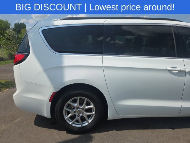 Used 2022 Chrysler Pacifica Touring-L FWD image 9
