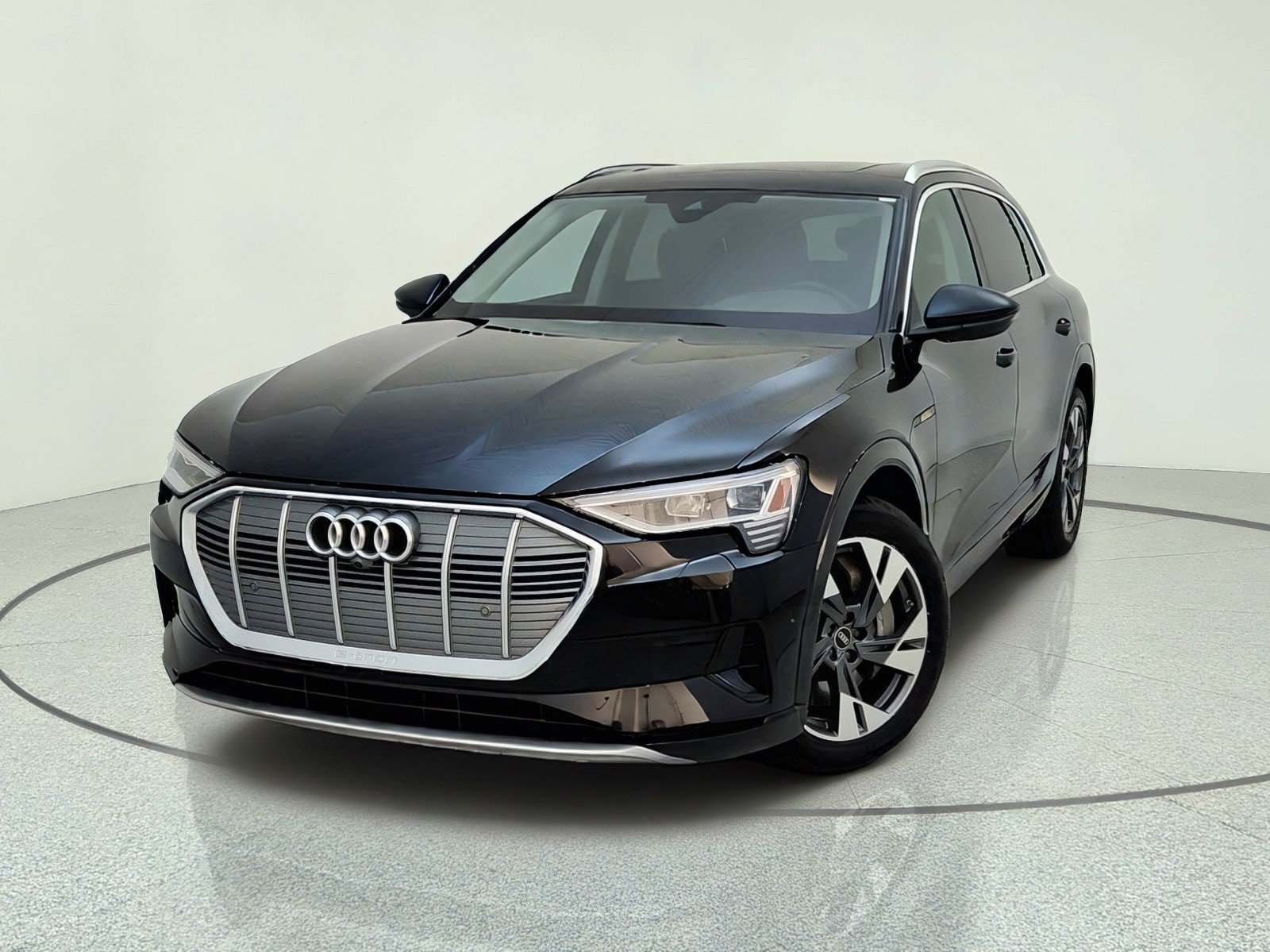 Used 2023 Audi e-tron Premium Plus w/ Premium Plus Package AWD/4WD image 2