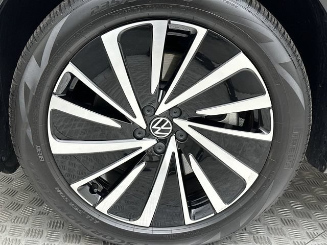 Certified 2025 Volkswagen ID.4 Pro AWD/4WD image 10