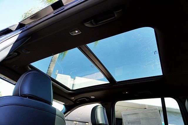 New 2026 Jeep Grand Cherokee Limited w/ Luxury Tech Group II image 21