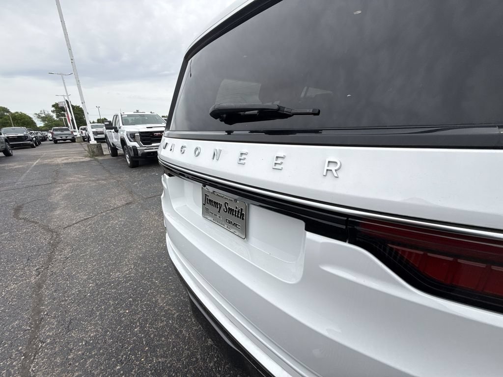 Used 2022 Jeep Wagoneer Series II AWD/4WD image 38