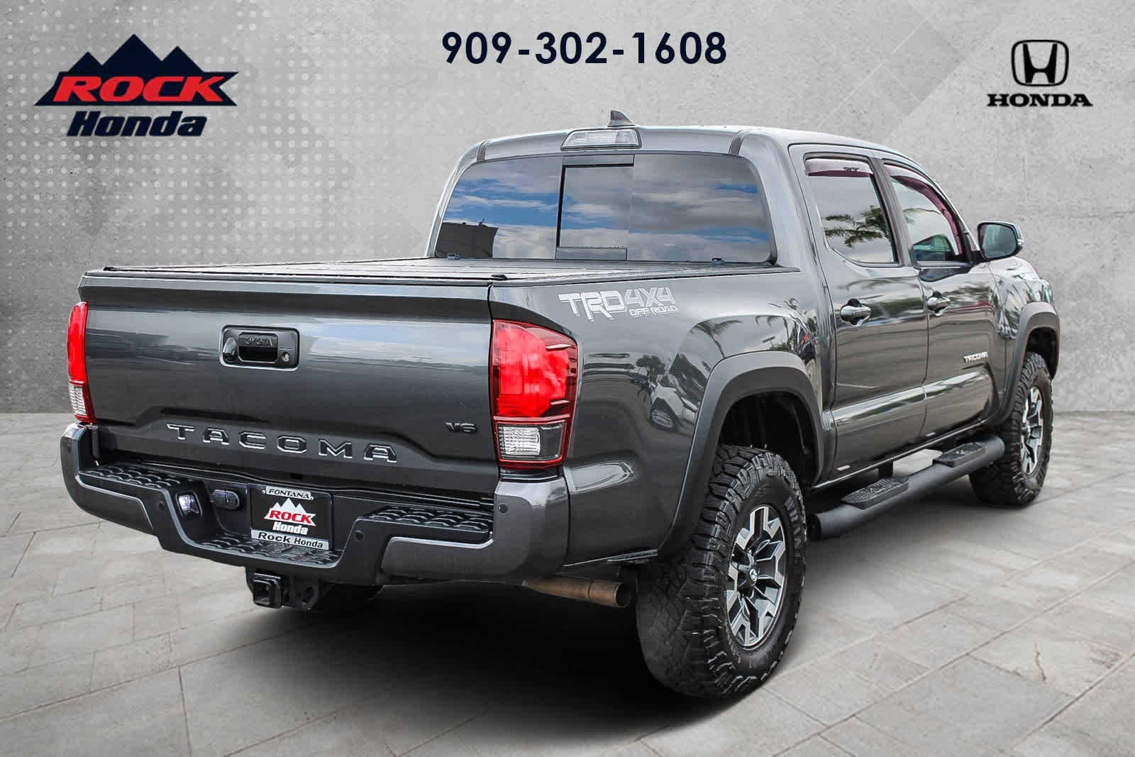 Used 2019 Toyota Tacoma TRD Off-Road AWD/4WD image 4