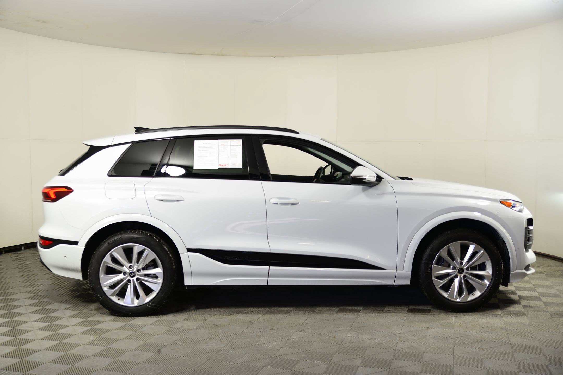 Certified 2025 Audi Q6 e-tron Premium w/ Convenience Package image 7