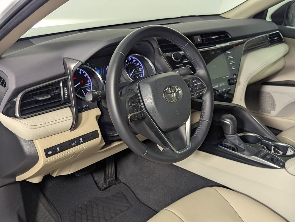 Used 2020 Toyota Camry XLE FWD image 13