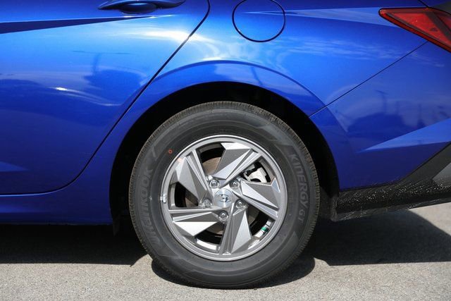 New 2025 Hyundai Elantra SE image 36