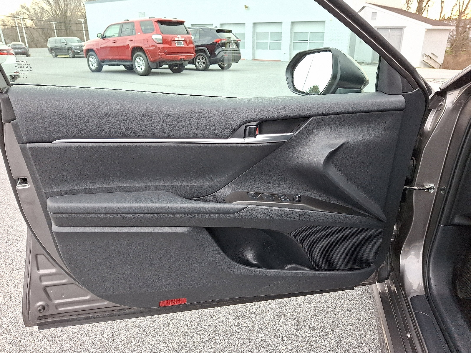 Used 2024 Toyota Camry SE FWD image 13