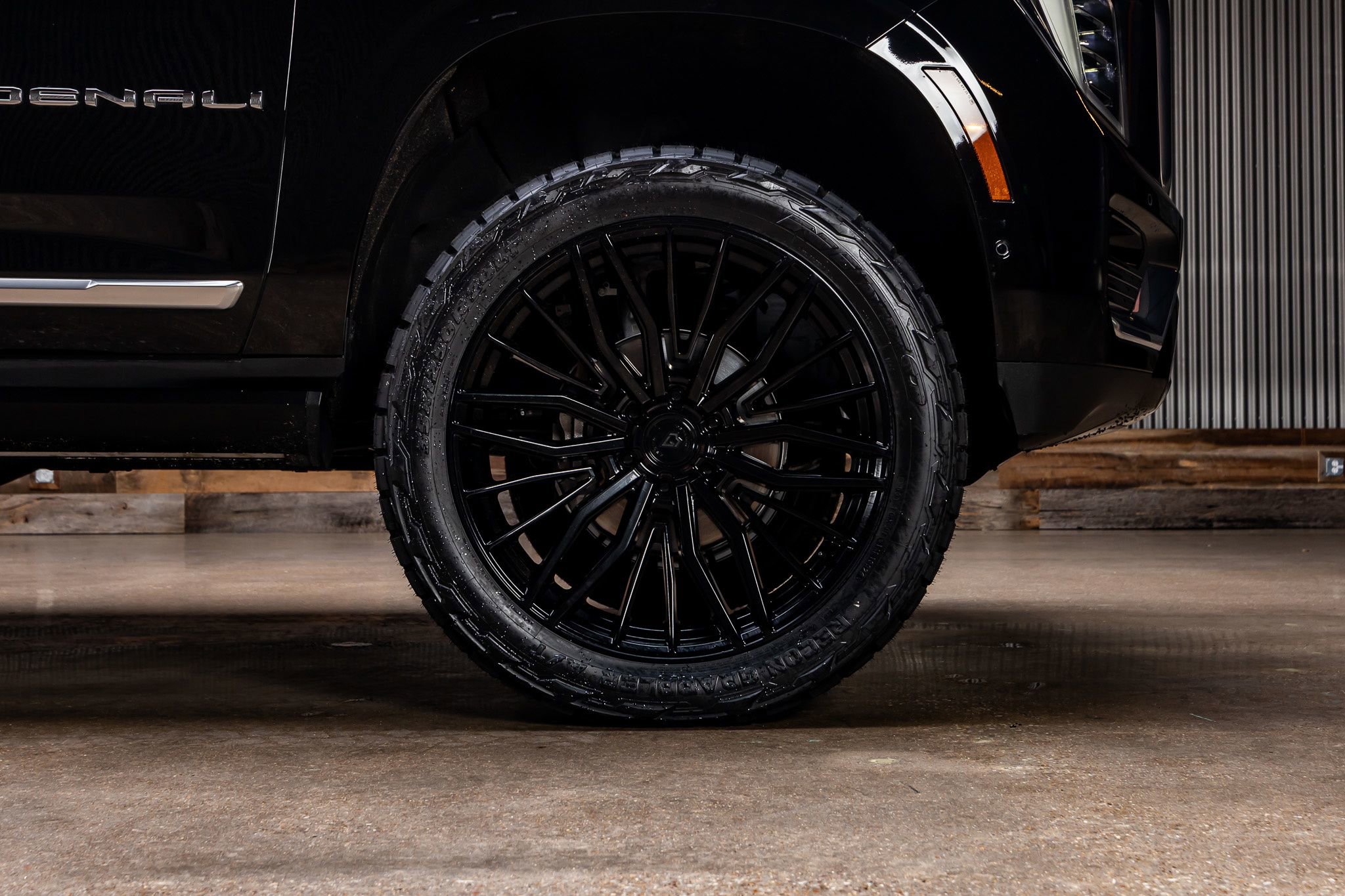 Used 2026 GMC Yukon XL Denali w/ Sun & Power Step Package AWD/4WD image 12