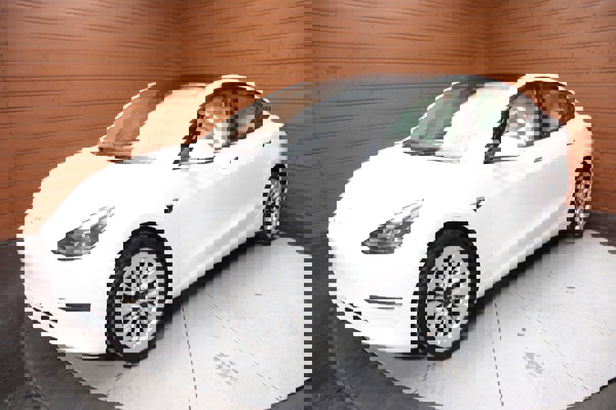 Used 2023 Tesla Model 3 Standard Range image 9