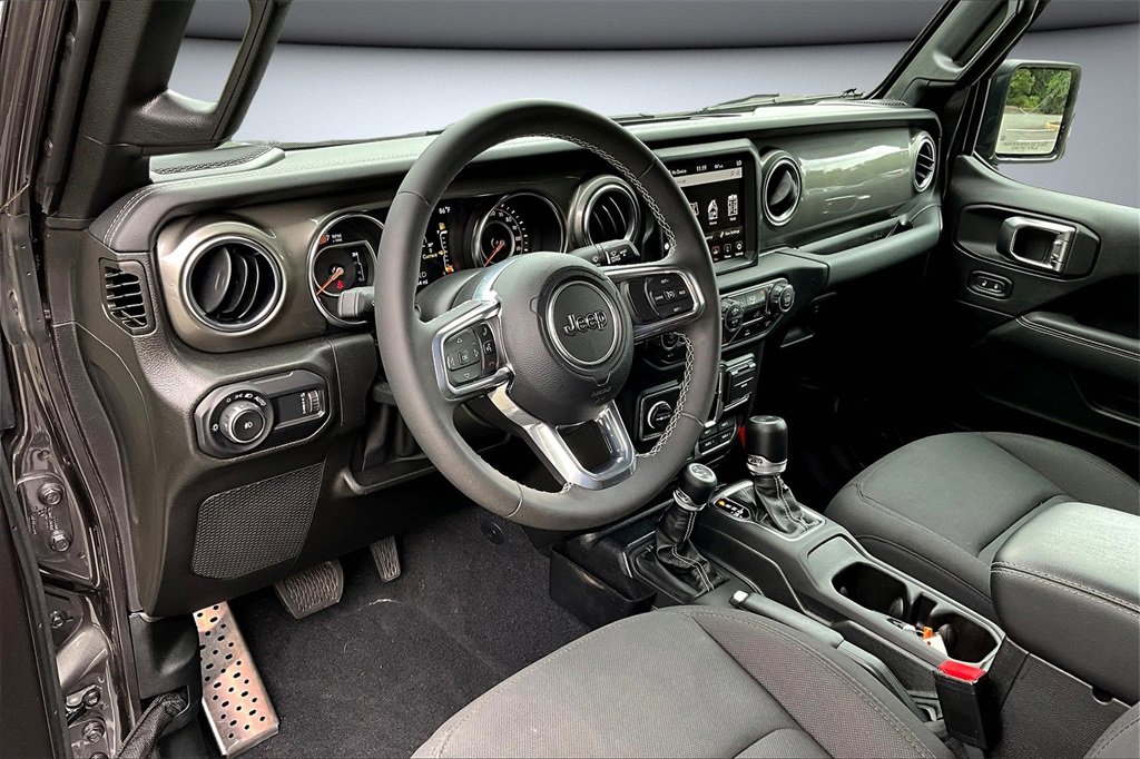 Used 2023 Jeep Wrangler Sahara image 16