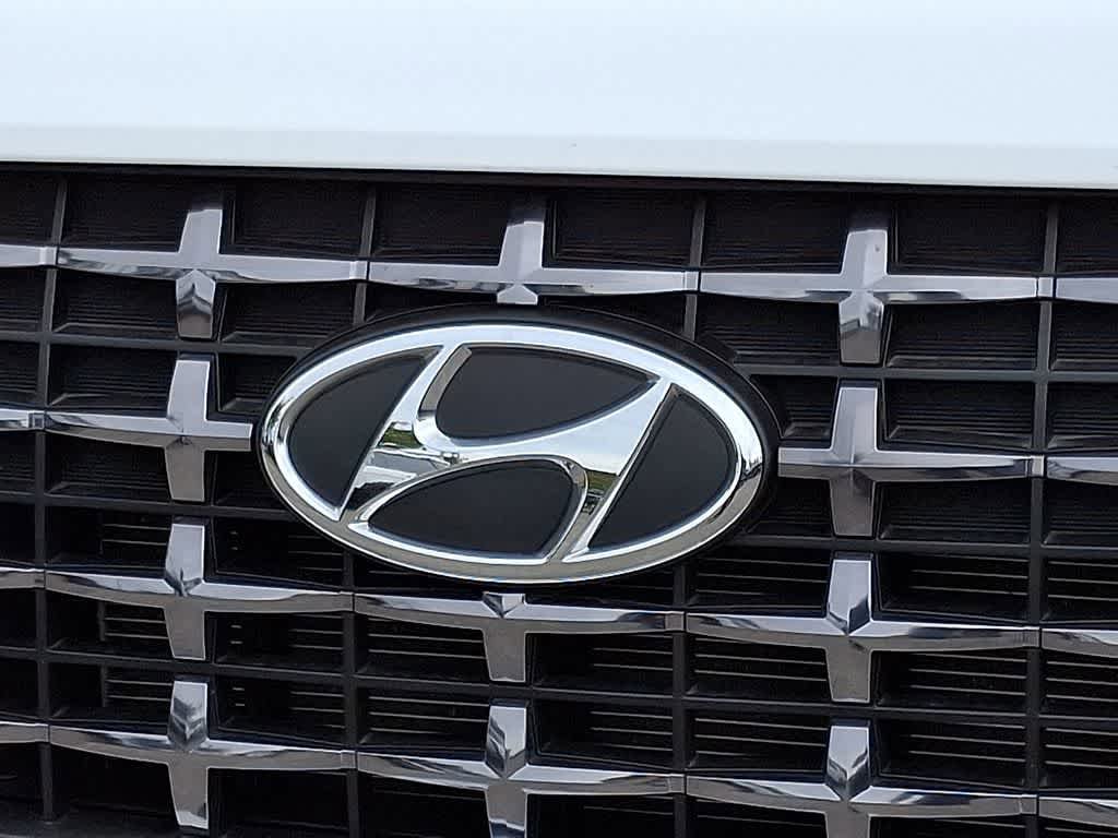 Certified 2025 Hyundai Venue SEL FWD image 31