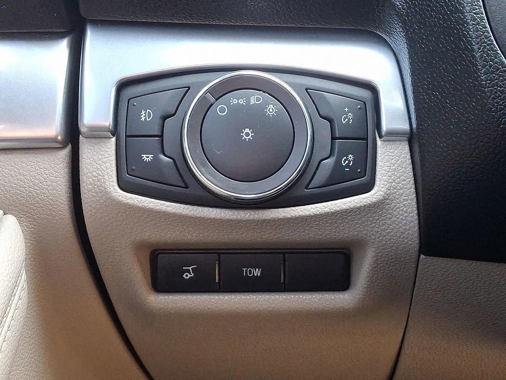 Used 2019 Ford Explorer Limited w/ Ford Safe & Smart Package image 24